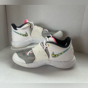 Girls or big girls Nike Kyrie Flytrap 3 South Beach Shoes Basketball Size 6Y